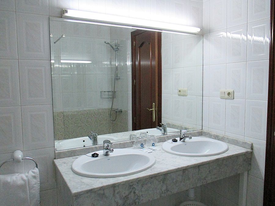 Hotel Perales Talavera de la Reina Bagian luar foto