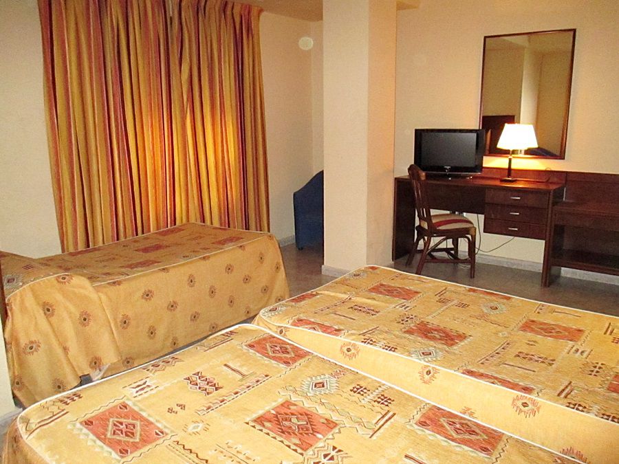 Hotel Perales Talavera de la Reina Bagian luar foto