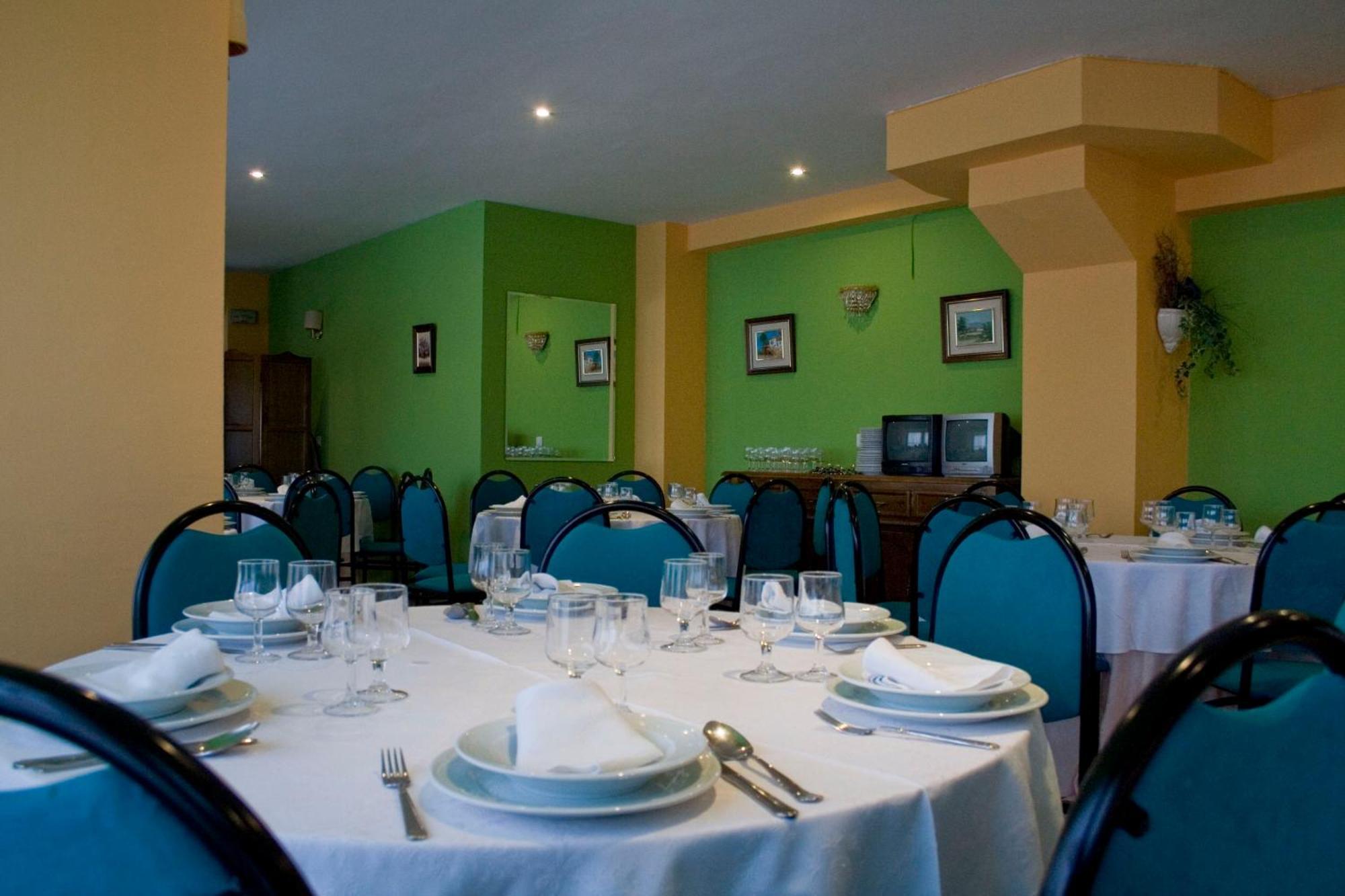 Hotel Perales Talavera de la Reina Bagian luar foto