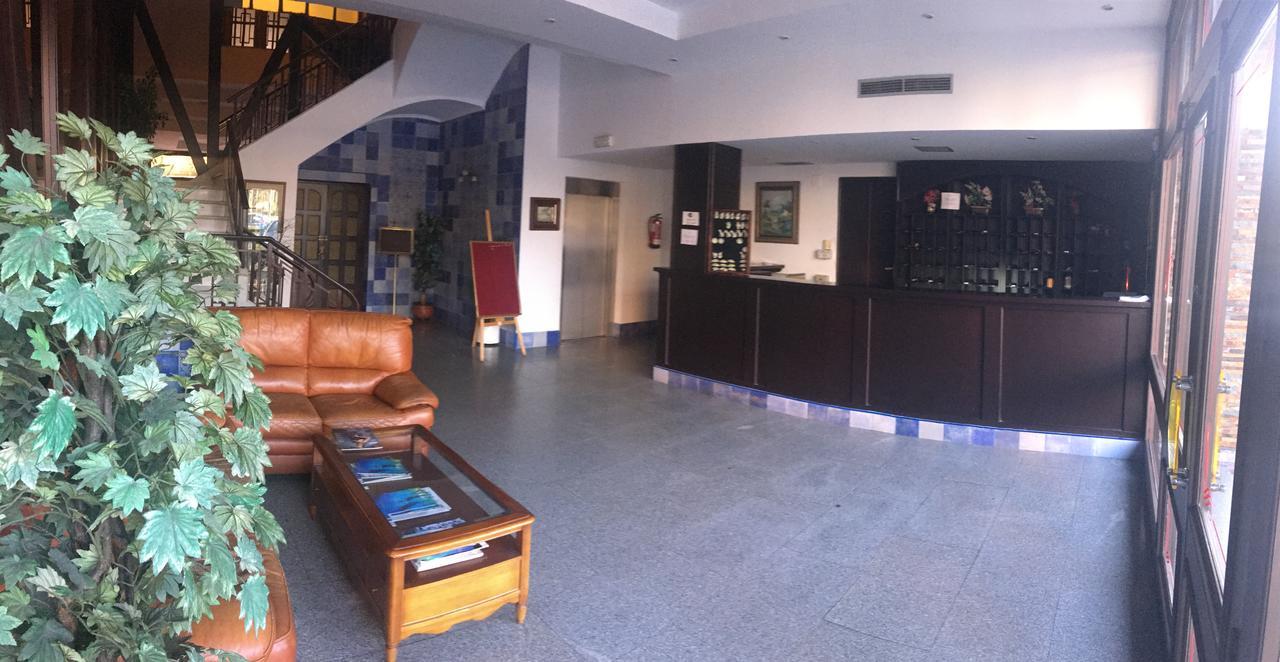 Hotel Perales Talavera de la Reina Bagian luar foto
