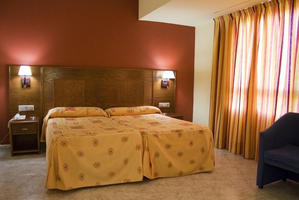 Hotel Perales Talavera de la Reina Bagian luar foto